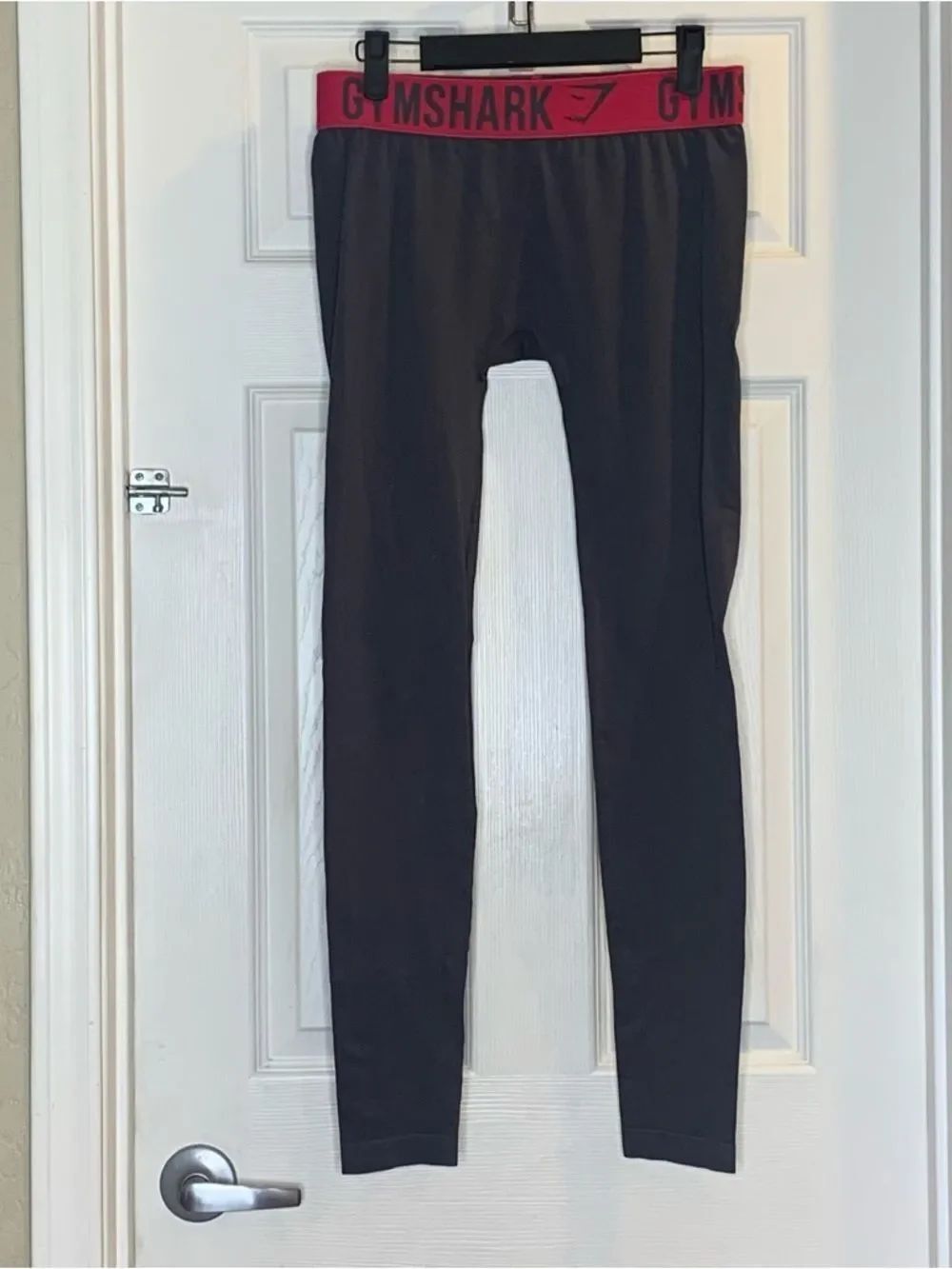 Gymshark Gray Seamless Leggings Size Medium Pink Logo Waistband